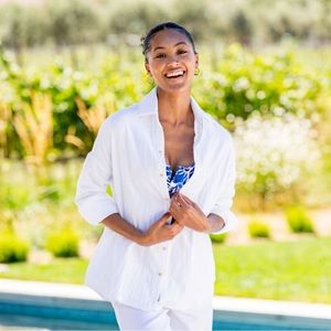 Kenny Flowers THE ESSENTIAL BEACH SHIRT - WOMEN’S SUPER SOFT WHITE BUTTONDOWN